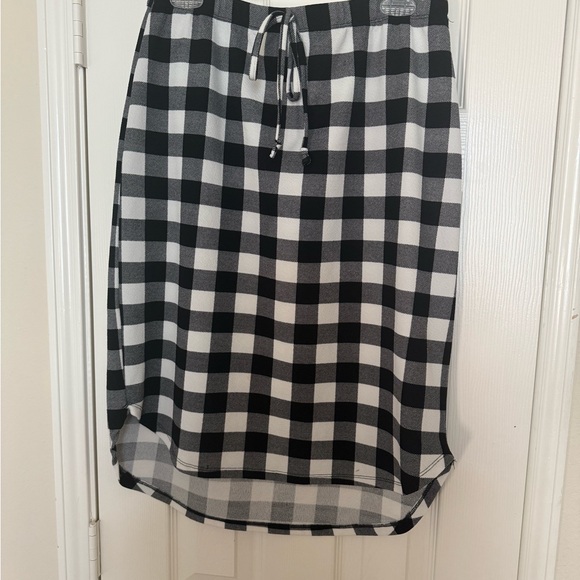 Black and White Checkered Women's Skirt - Picture 3 of 3